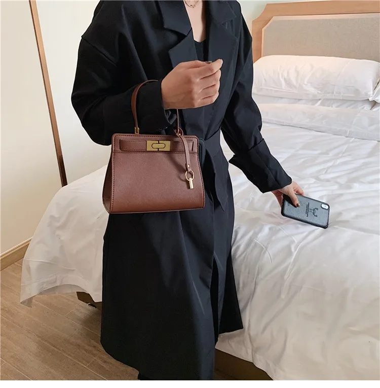 13300136749_1964996055