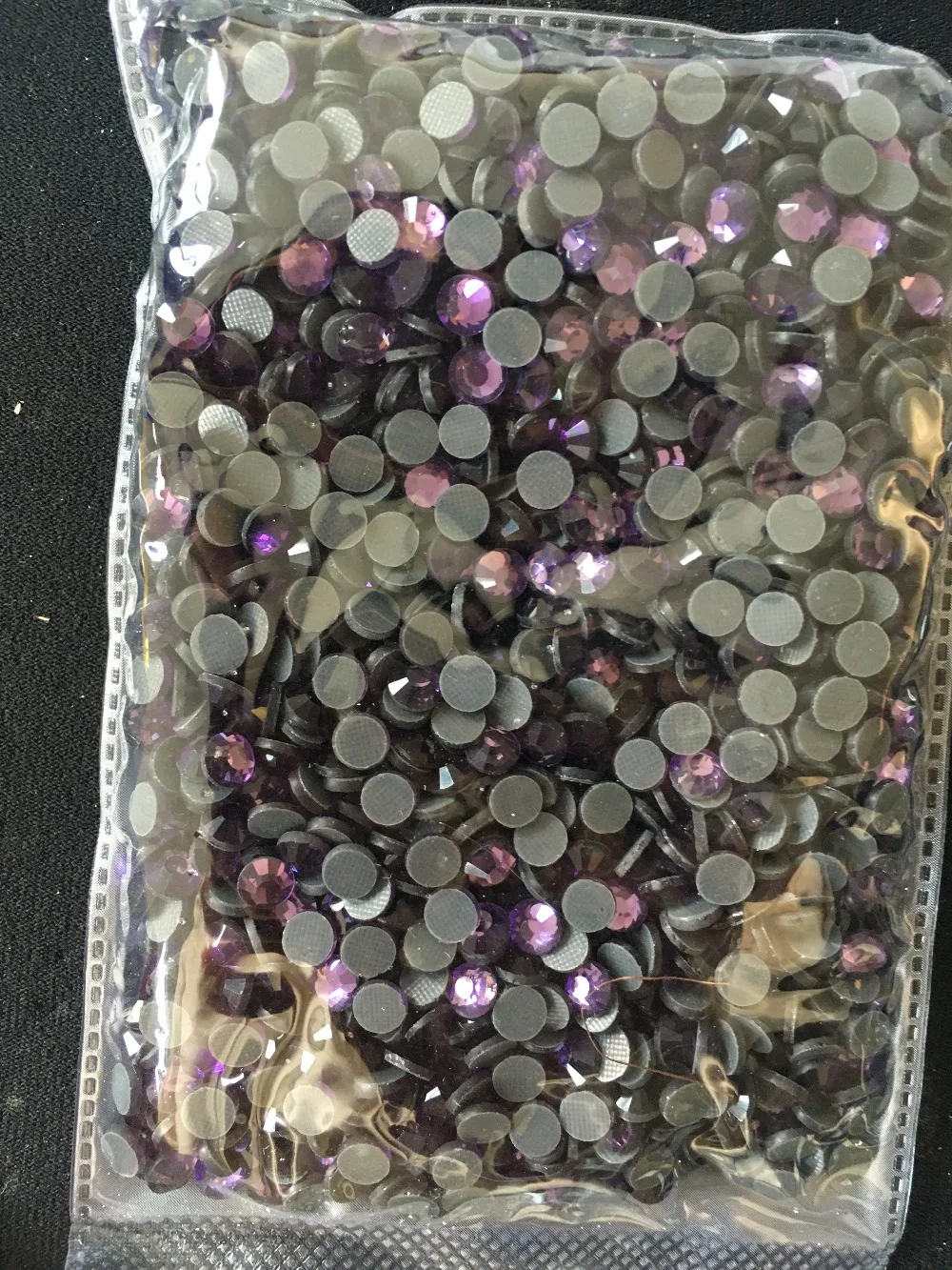 Дешевые камень горячей фиксации Rhineston ss20(4,6-4,8 мм) Стеклянные Камни 100 брутто светильник Аметист DIY железа-на одежду кристаллы на одежду