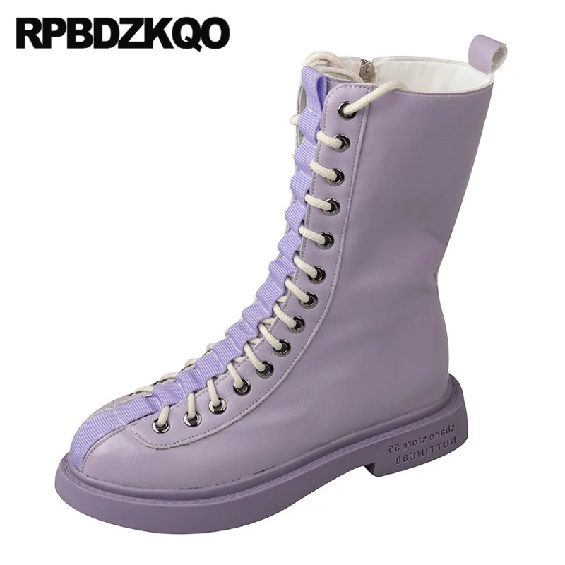 Женская обувь; цвет фиолетовый; на шнуровке; из водонепроницаемого материала; с круглым носком; короткие осенние трендовые ботинки на молнии сбоку; на плоской подошве; военные ботильоны; коллекция года; в британском стиле
