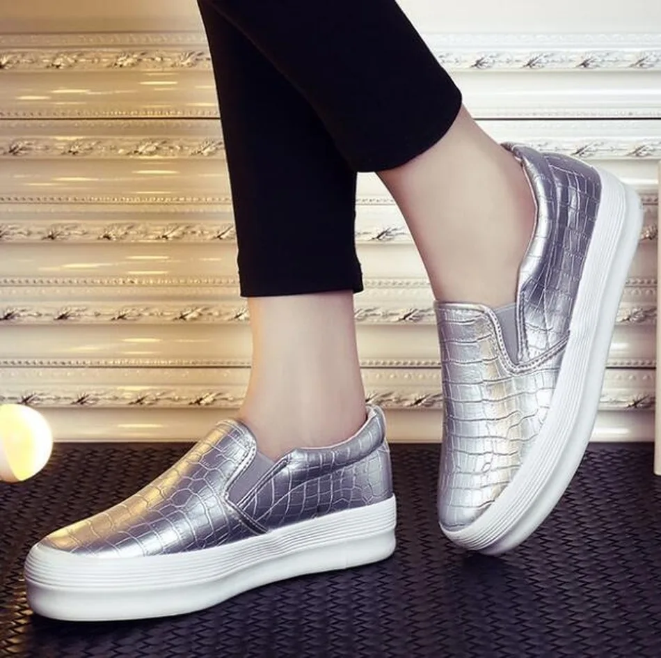

2019 Woman Spring Flat Shoes Comfortable Casual Platforms Slip on PU Soft Comfort Motion Breathable Women Shoes Plus Size 35-40