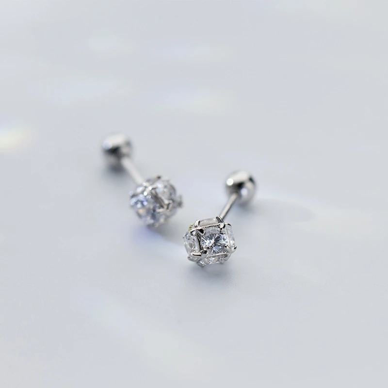 Серьги-гвоздики из серебра 925 пробы с инкрустированными фианитами | Украшения и