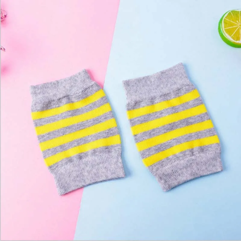 Grey yellow Наколенники для детей ясельного возраста на лето, детские гетры из мягкого хлопка, Нескользящие, безопасные, для ползания, гетры для малышей, наколенники с героями мультфильмов - Цвет: Grey yellow