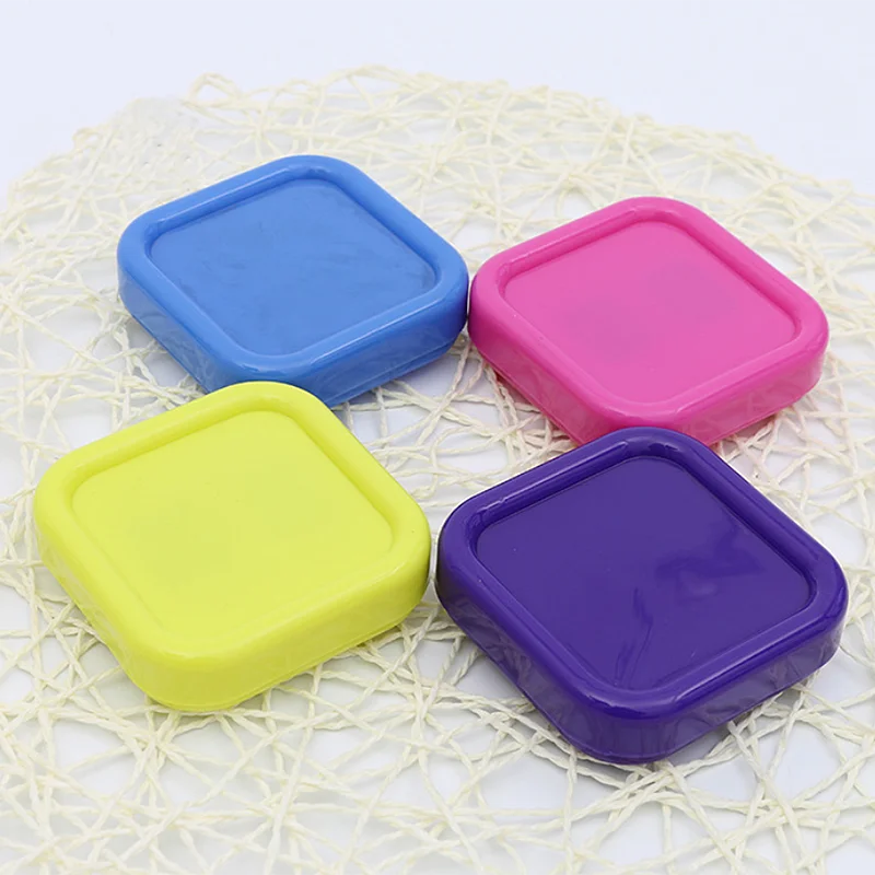 

Random Color Square Magnetic Pin Cushion Sewing Plastic Storage Clip Holder Screw Knitting Magnet Needle Box
