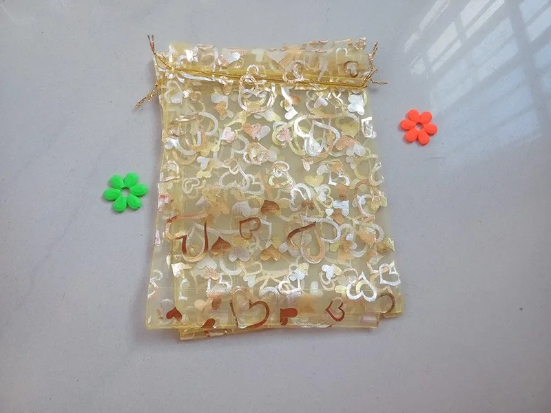 Сумки из органзы с золотым сердцем, 7x9 см, 500 шт., упаковка для ювелирных изделий, демонстрационные сумки, Подарочная сумка на шнурке, мешочек для ювелирных изделий, сумка для браслетов