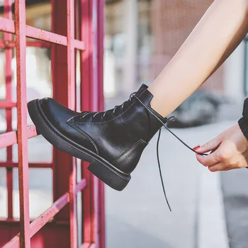 

Autumn boots small net red Martin boots female British style 2020 Joker short boots ins Victoria Christina Hesketh female