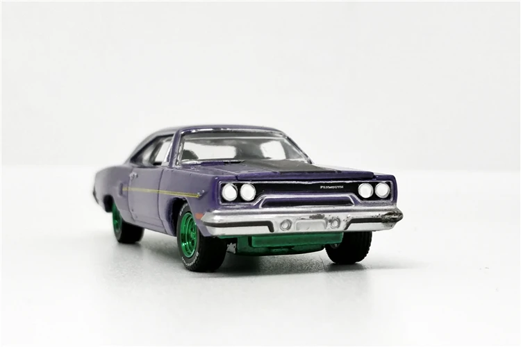 Зеленый светильник 1: 64 Plymouth Road Runner Graveyard бутик сплава автомобиля игрушки для детей Детские игрушки модель оптом