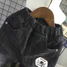 Новые осенние стильные рваные джинсы для мальчиков модные крутые джинсы детские универсальные длинные штаны в Корейском стиле