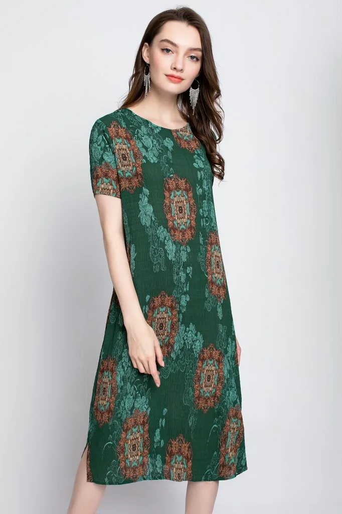 

Plus Size Dress Women 2019 Summer Round Neck Short Sleeved Stretch Miyake Pleated Printed Casual Loose Dress For Women 45-75kg