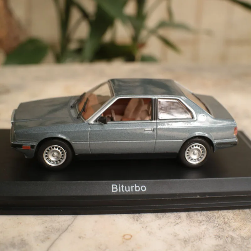 1:43 1984 biturbo седан Ретро моделирование литье под давлением сплав модель автомобиля Коллекция версия игрушечные модели автомобилей подарок детям