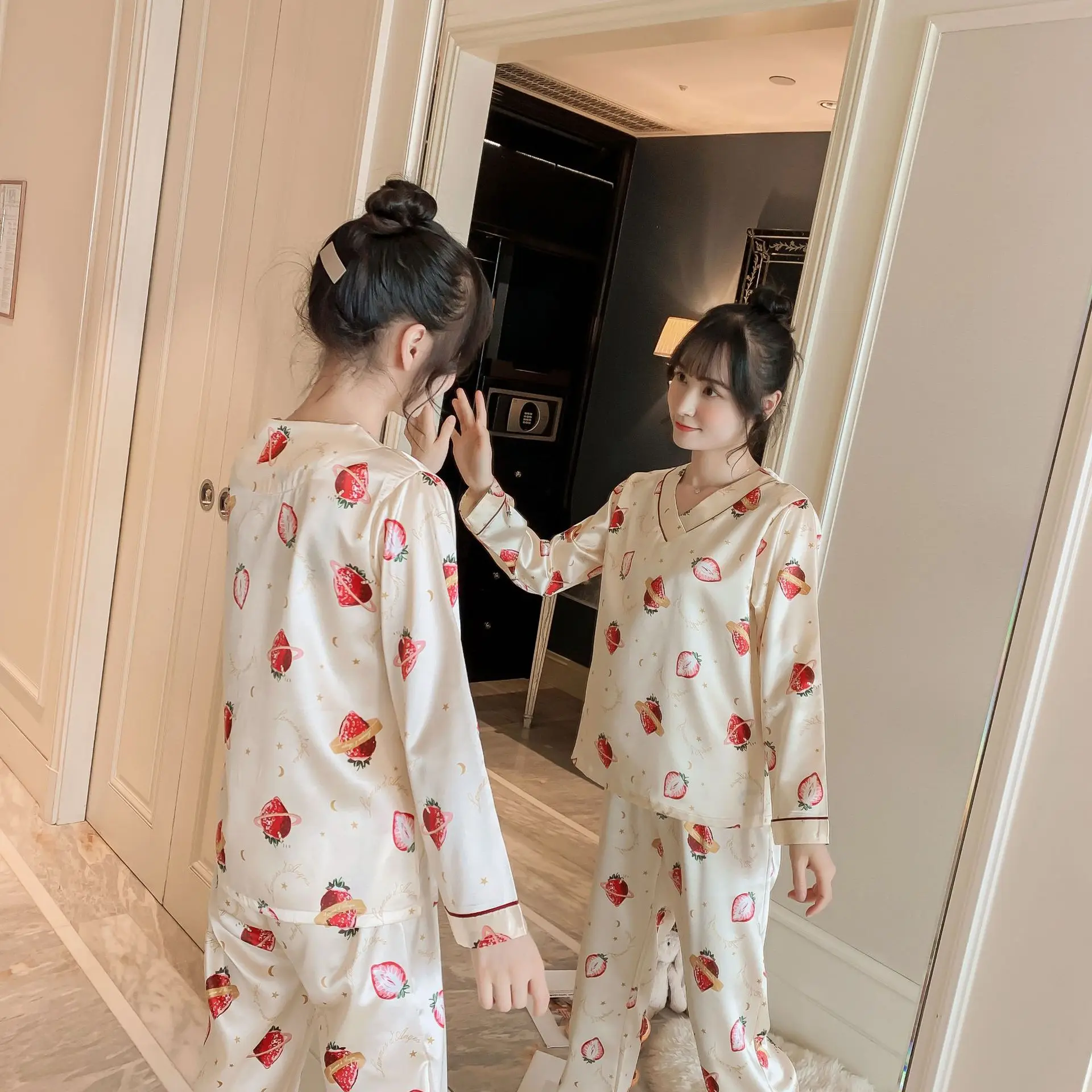 

[YD # V-neck Series Collection 1] Long-sleeved Pullover Korean-style Sweet Pajamas Tracksuit Two-Piece Set