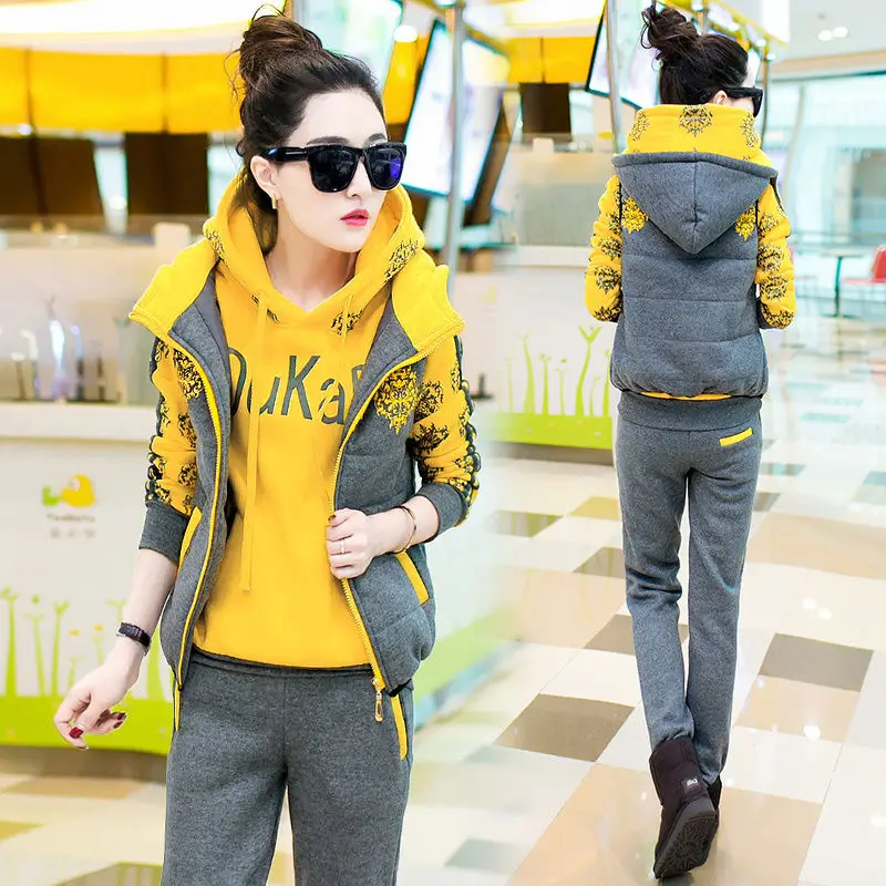 

Casual Sports Suite Women's Fashion Trend Spring, Autumn and Winter Fashion Brand Thick Fleece Loose Sweater Three-Piece Set