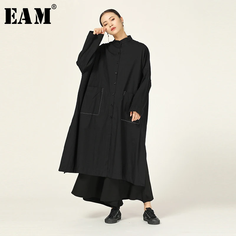 [EAM] женское платье, новинка, воротник-стойка, длинный рукав, свободный крой, большой размер, на пуговицах, с разрезом, с большими карманами, модный стиль, весна-осень JZ338