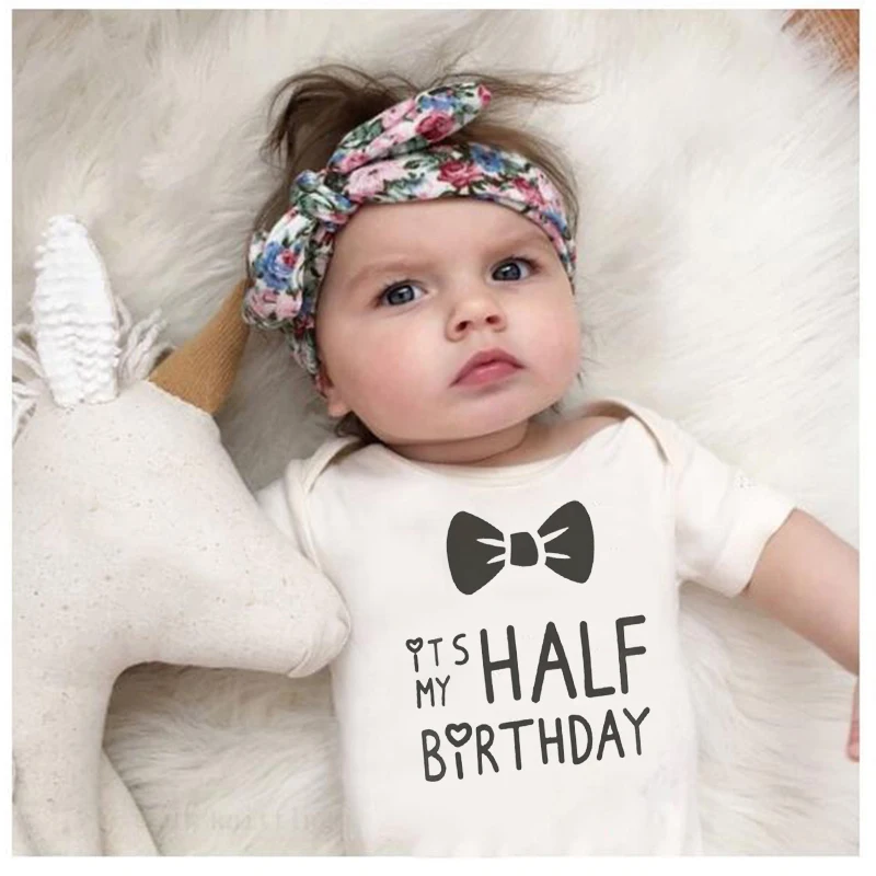 2020 младенческой от Carter's детский костюмчик это My Half Birthday Letters с принтом