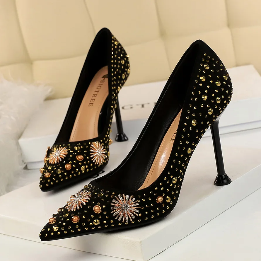 

Women shoes 2019 high heels Golden pearl crystal Rhinestone pointed toe Suede sexy pumps fashion kitten heel ladies shoes