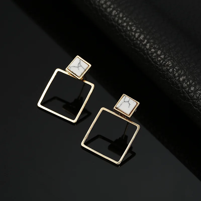 

CARTER LISA 2019 Korean New Fashion Gold Stone Square Stud Earrings White Cracked Marble Geometric Simple Earrings for Women