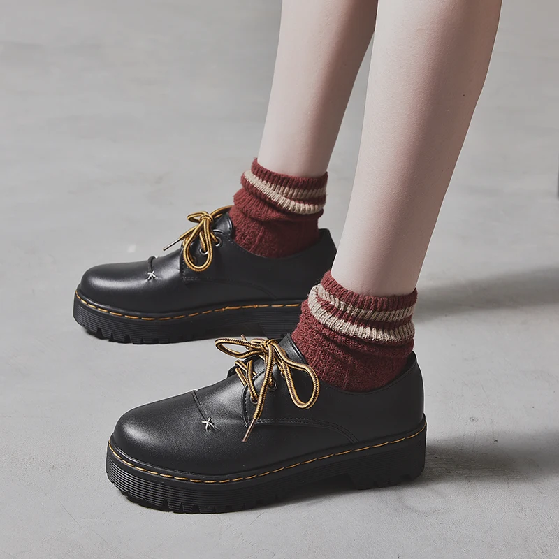 

2019 new hot Korean fashion retro student flat shoes thick bottom wild college wind England shoes trend comfortable flat shoes