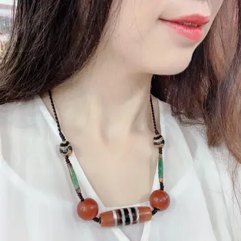 شراءعاد العقيق القديم مع أنبوب اليشم الذهبي و العقيق مطعمة أربعة خط دزي قلادة بها خرزات قلادة في مناطق التبت من الصين. T