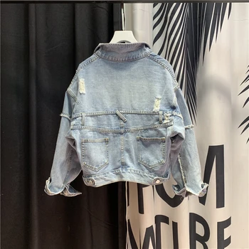 

European Style Jean Jacket Womeb New Retro Light Blue Denim Jacket 2020 Spring Coat Pockets Fur Trim Ripped Hole Denim Coat Tops