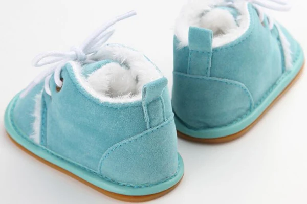 Sandq детский ботинки для новорожденного ребенка девочки Младенческая обувь Prewalkers детская кроватка с нескользящей подошвой для пар с мехом зимние теплые Christenning для маленьких мальчиков сапоги