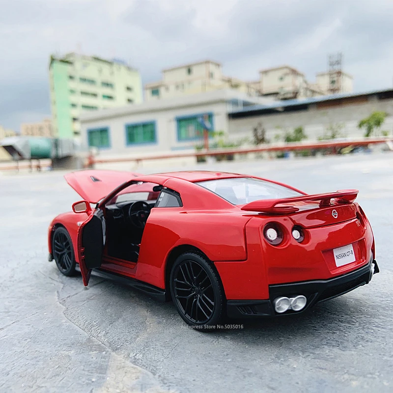 Модель автомобиля из сплава Bburago 1:24 2017 Nissan GTR декоративная коллекция игрушечные