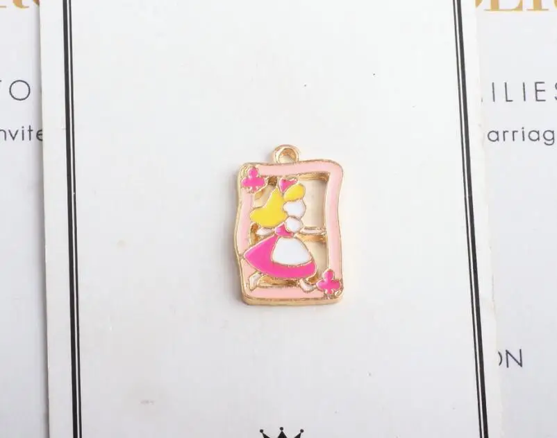 10 шт эмаль Алиса и кролик Шарм для изготовления ювелирных изделий модные серьги, ожерелья и браслеты Подвески - Окраска металла: pink alice