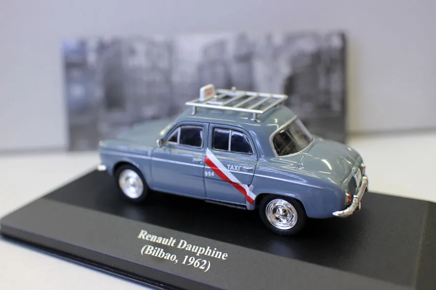 IX O 1:43 Renault Dauphine(Bilbao, 1962) Бутик сплав автомобиль игрушки для детей модель детской игрушки подарок оригинальная коробка