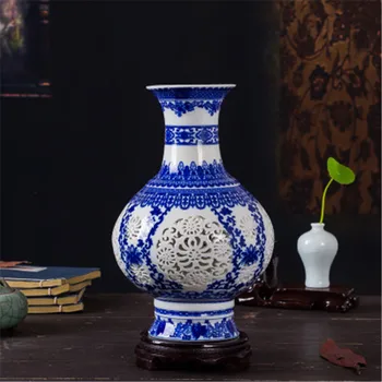 

CHINESE STYLE MING AND QING DYNASTIES CLASSICAL PIERCED BLUE AND WHITE PORCELAIN VASE LIVING ROOM TV CABINET ORNAMENTS X2430