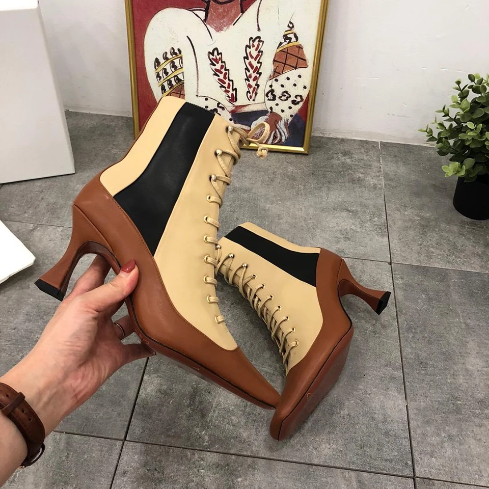 

SONFRNCH 2019 Autumn and Winter New Type Female Leather Belt Duck-billed Boots, High-heeled Smoking Boots