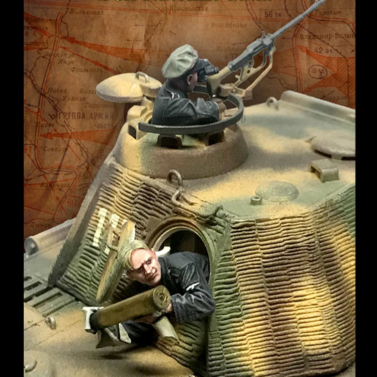 

1/35 Scale Unpainted Resin Figure tank crew 2 figures GK figure