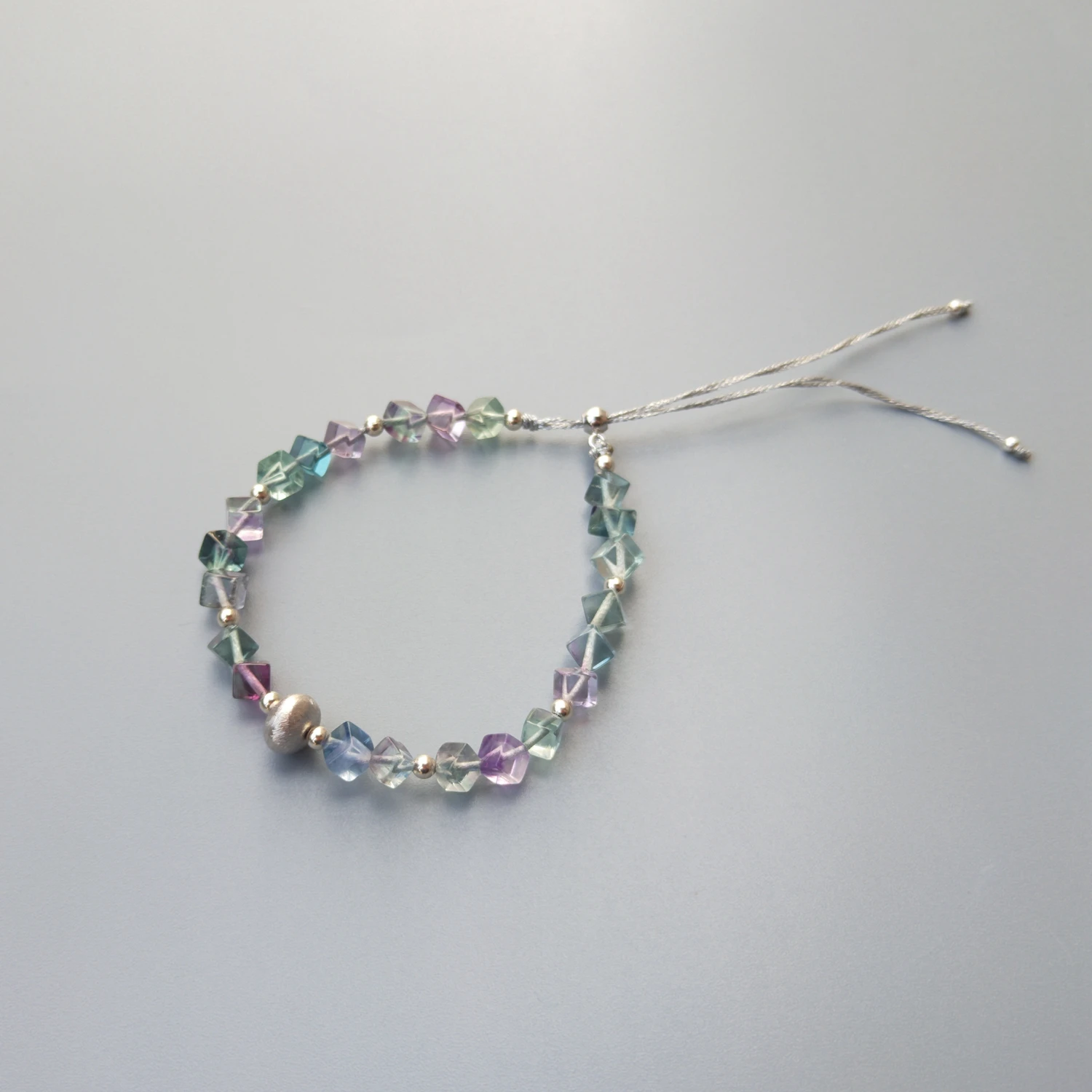 Lii Ji натуральный разноцветный флюорит квадратной формы бусины регулируемые браслеты 925 пробы Серебряный тонкий браслет дружбы
