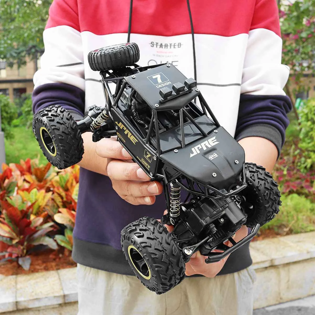 

1:16 4WD RC Cars 28cm 2.4Ghz Raido Control High Driving Speed Off-road Climing Remote Control Model Truck Toys For Children