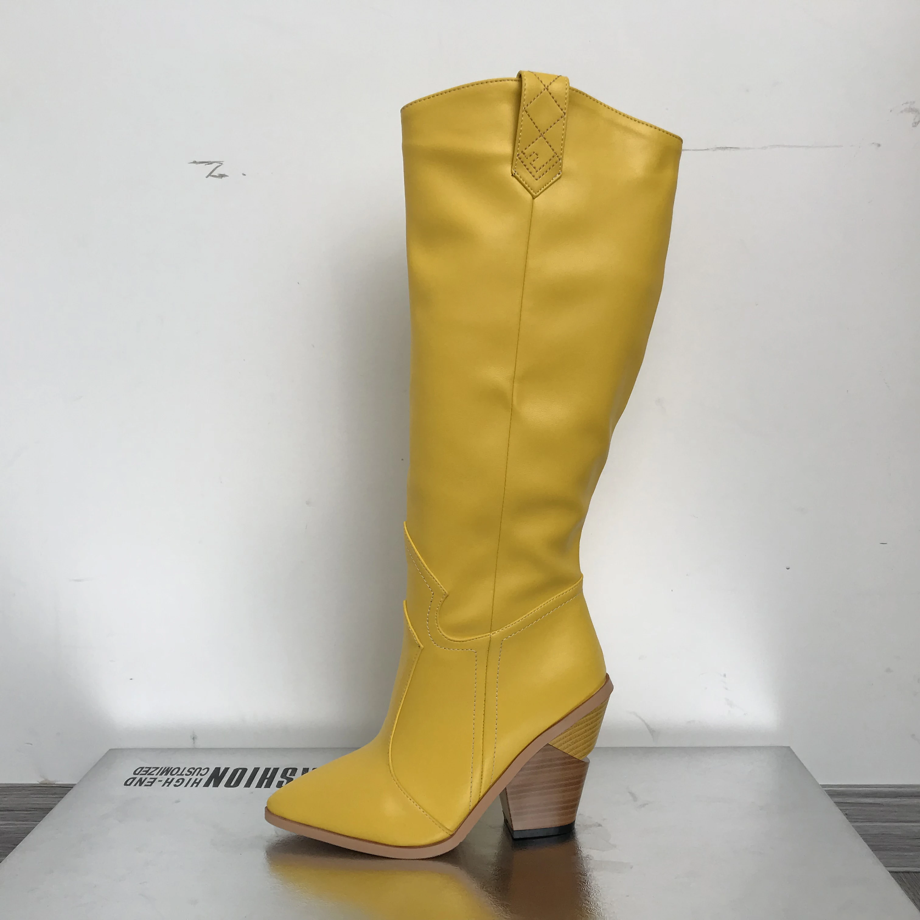 Женские ковбойские сапоги на танкетке зимние до колена из искусственной кожи с