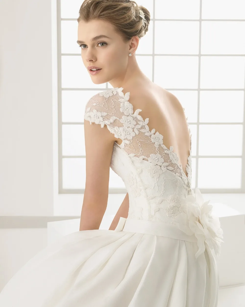Vestidos de novia New Arrival Boat Neck Short Sleeves A-Line Chapel Train Lace Satin Long Wedding Dress With Pocket