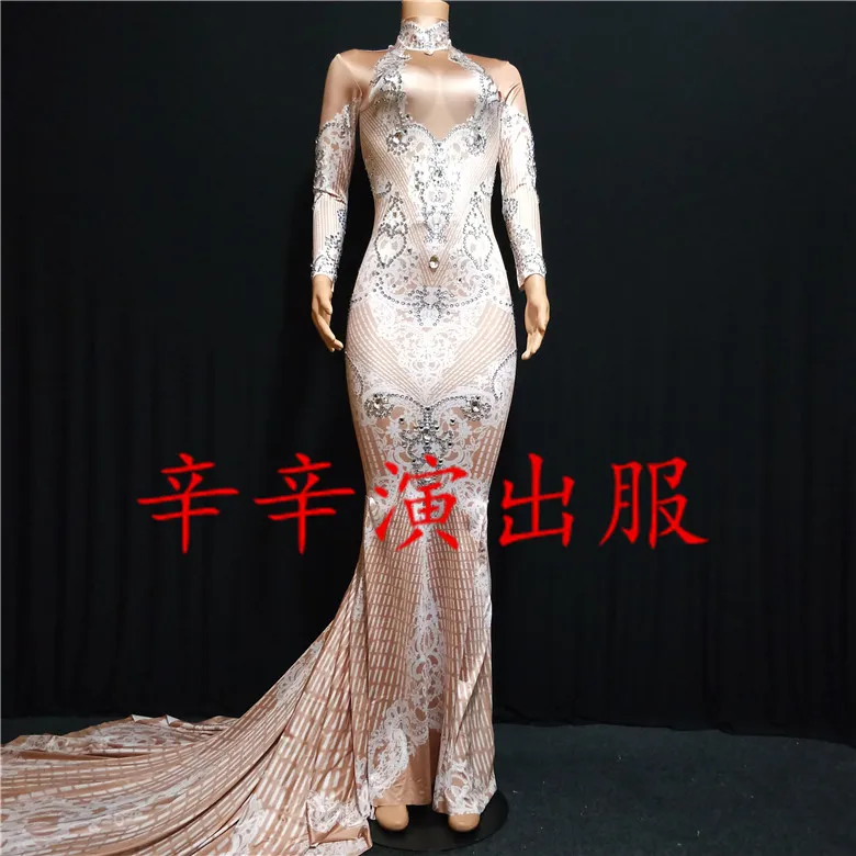 

Новинка 2020, женское блестящее белое платье стразы с длинным хвостом и принтом, вечернее праздничное платье, сексуальные платья для ночного клуба, певицы, шоу