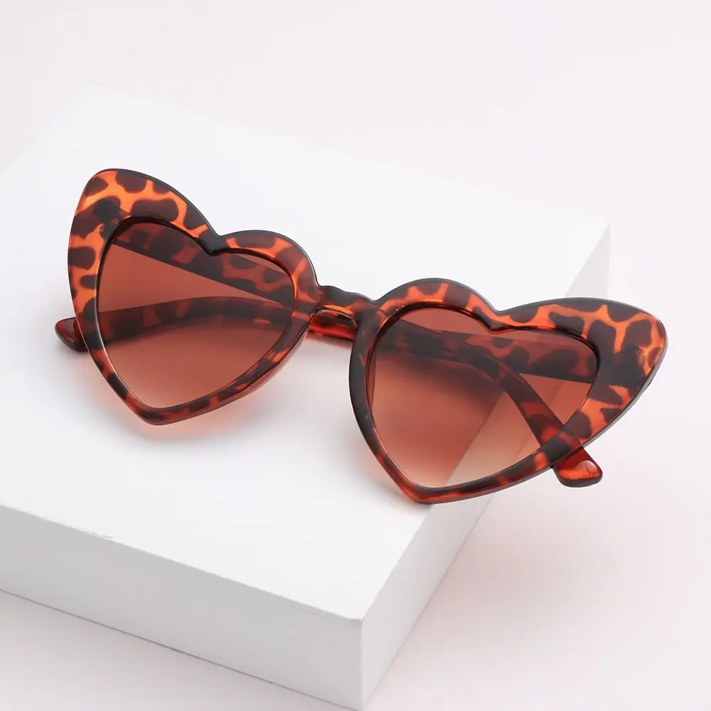 Fashion Clout Goggle Love Heart Sunglasses UV400 Protection Vintage Sunglasses Heart-Shaped Sunglasses Eyewear designer sunglasses