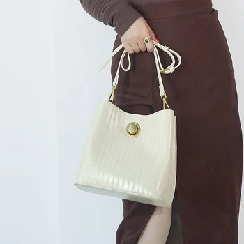

Women's Bag 2020 New Fashion Spring and Summer Shoulder Bag Women's Simple Casual Lock Striped Pu Bucket Bag