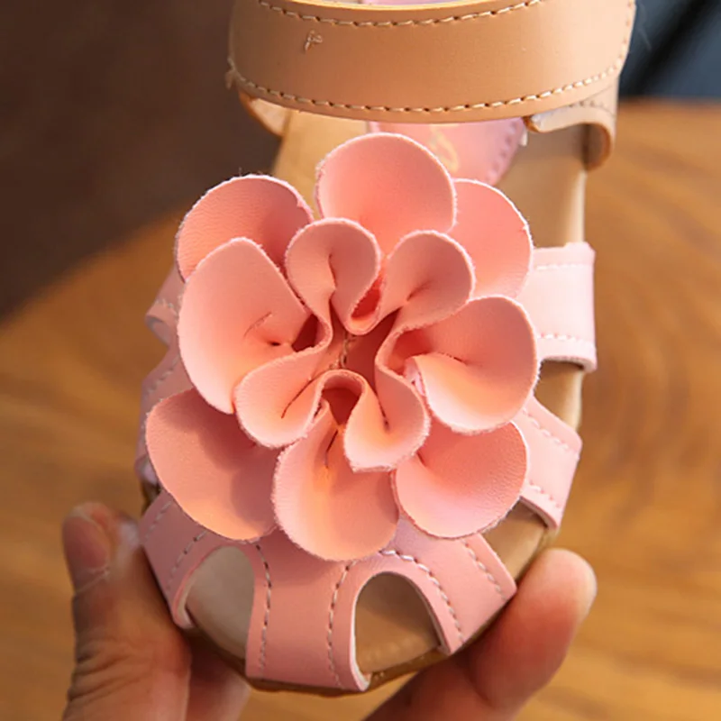 Детские сабо для девочек; коллекция года; летняя крутая обувь с мягкой подошвой; модные сандалии принцессы с цветочным рисунком для маленьких девочек; 4 цвета