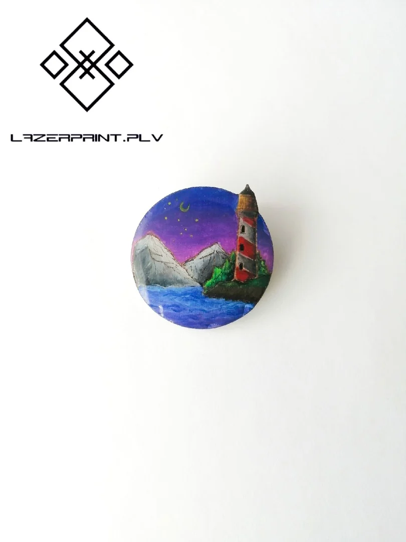 деревянная брошь