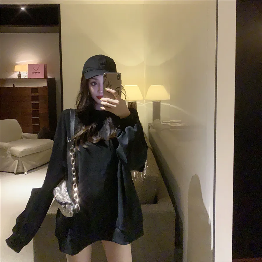

Design sense rhinestone fringed hollow long-sleeved sweatershirt women's 2020 autumn and winter new loose all-match blouse