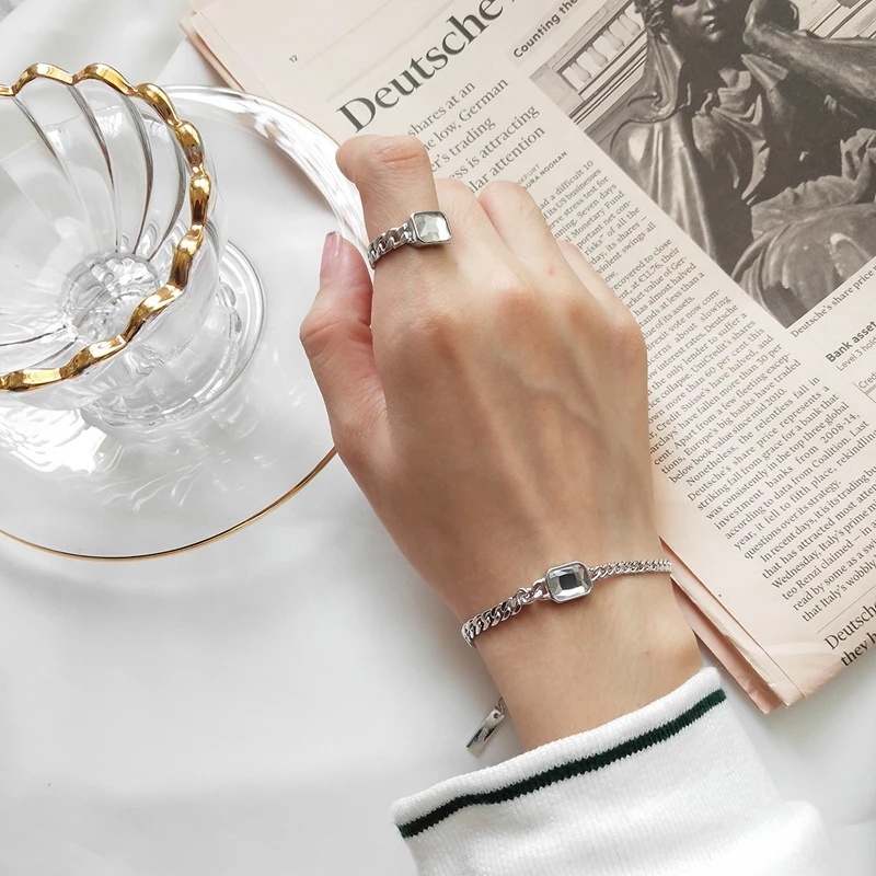 5964915767_2113301229