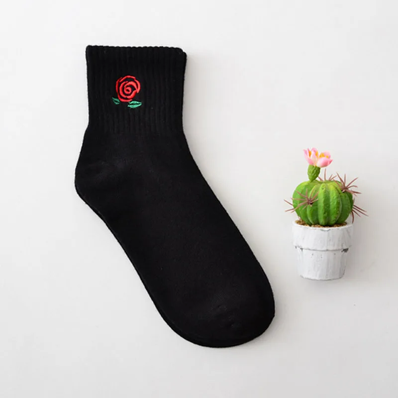 Женские белые милые носки в стиле Харадзюку, женские короткие носки, хипстер, скейтборд, по щиколотку, забавные носки, вышивка, кокс, девушка, убийца, кактус, любовь - Цвет: Black Rose