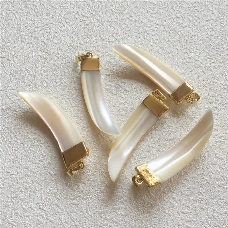 FUWO Handcrafted Natural Shell Ox Horn Pendant Necklace Stylish Gold Color Plated Jewelry For Earrings Making PD607 5Pieces/Lot