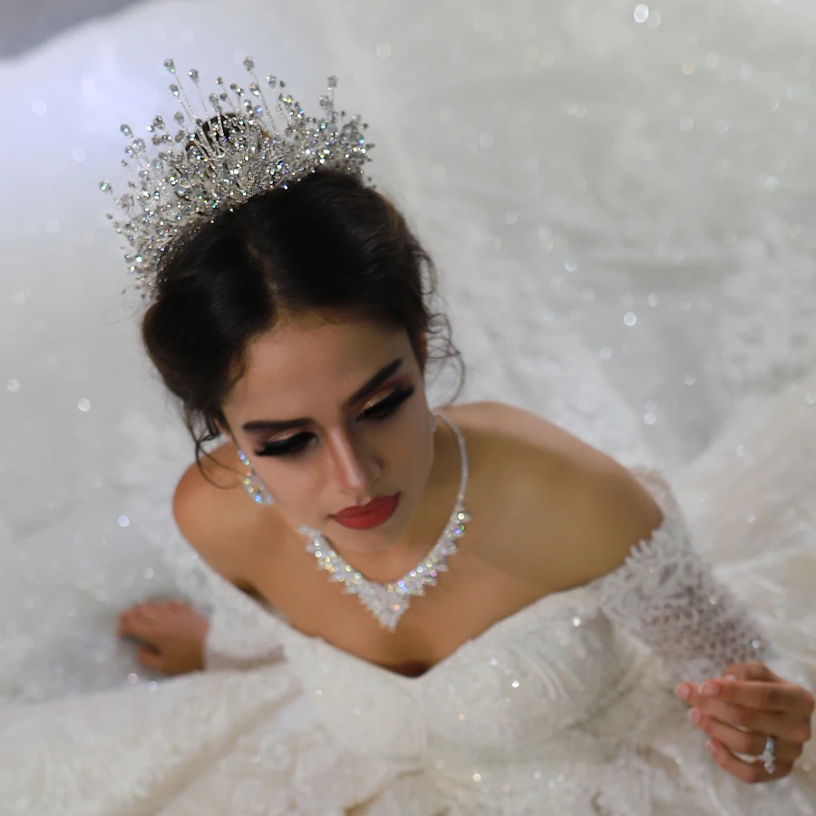 Роскошная сверкающая свадебная корона с бисером