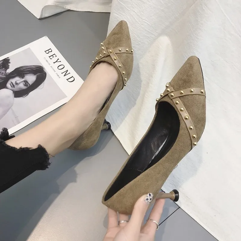 

Women's High-quality Rivets High Heels Fashion Trend Light And Comfortable Non-slip Shallow Mouth Pointed Dress Shoes Y21-53
