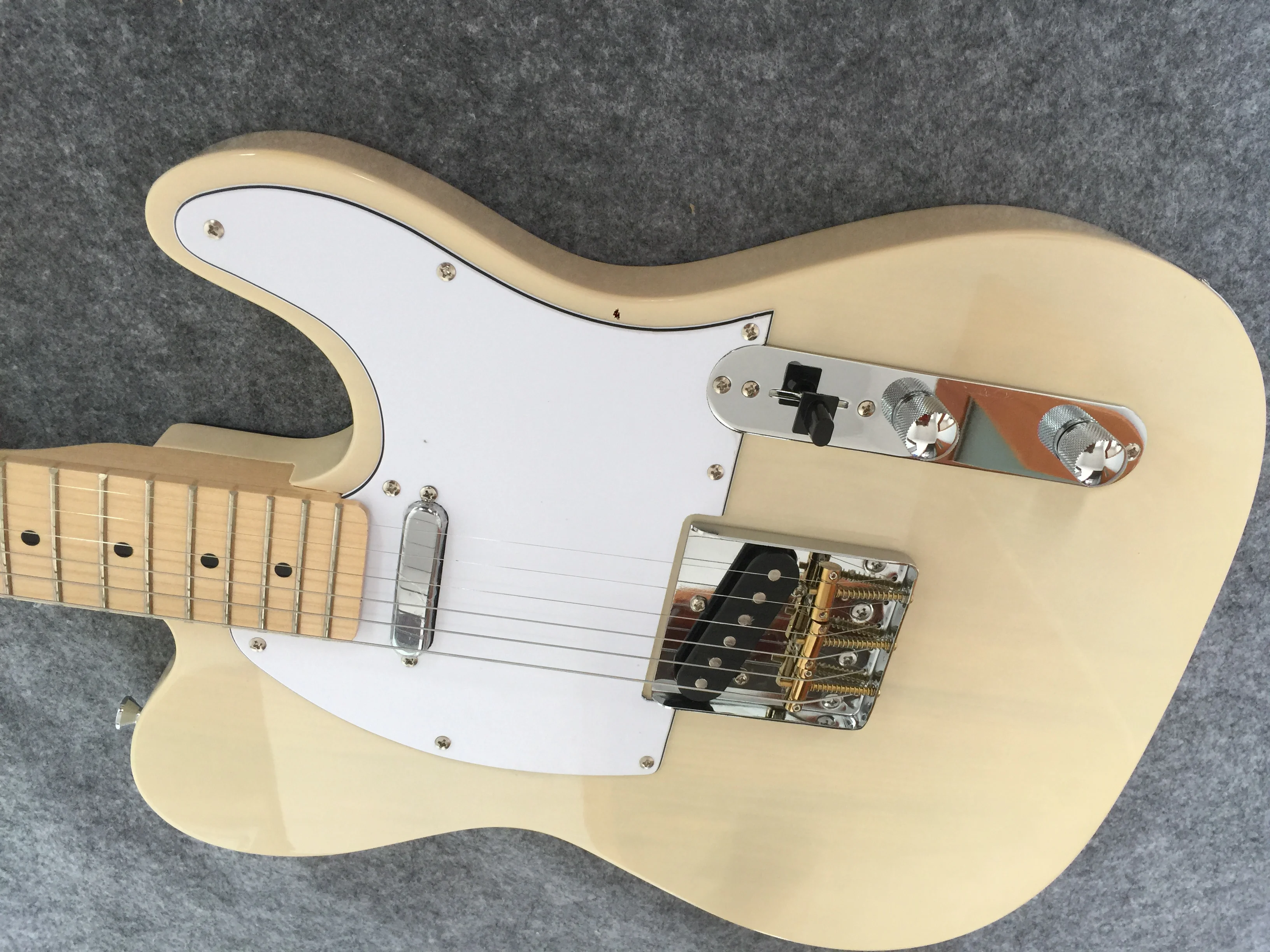 

Electric Guitar/Transparent Milky Beautiful High-end Guitar/Customizable Chinese Electric Guitar