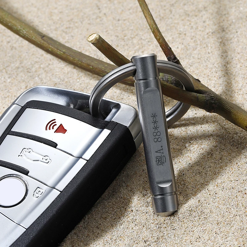 Titanio Anti-Perso Auto Keychians Personalizzato Incidere Drive Safe Portachiavi Rottura Vetro Fuga Chiave Anelli Di Supporto Per Antivirus Best Regal