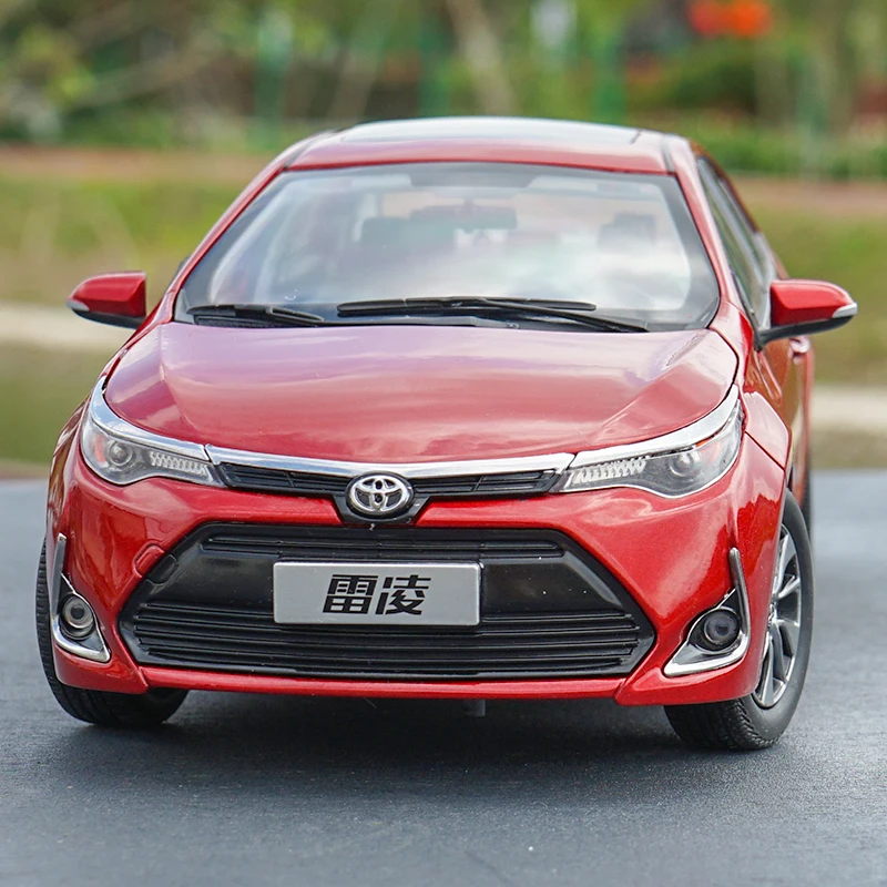 Red 1:18 Масштаб литья под давлением модели автомобилей Toyota Lewin versin в красном/оранжевом цвете с небольшим подарком - Цвет: Red