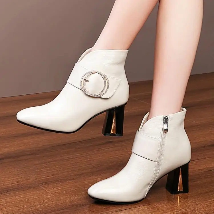 

Fashion Side Zipper Belt Button High-heeled Martin Boots Head Layer Cowhide 7cm in Autumn and Winter of 2019
