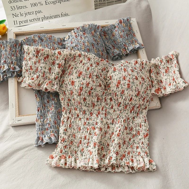 

Retro floral small fresh fungus folds word shoulder shirt female new tight-fitting thin short shirt summer belt chest pad G1703