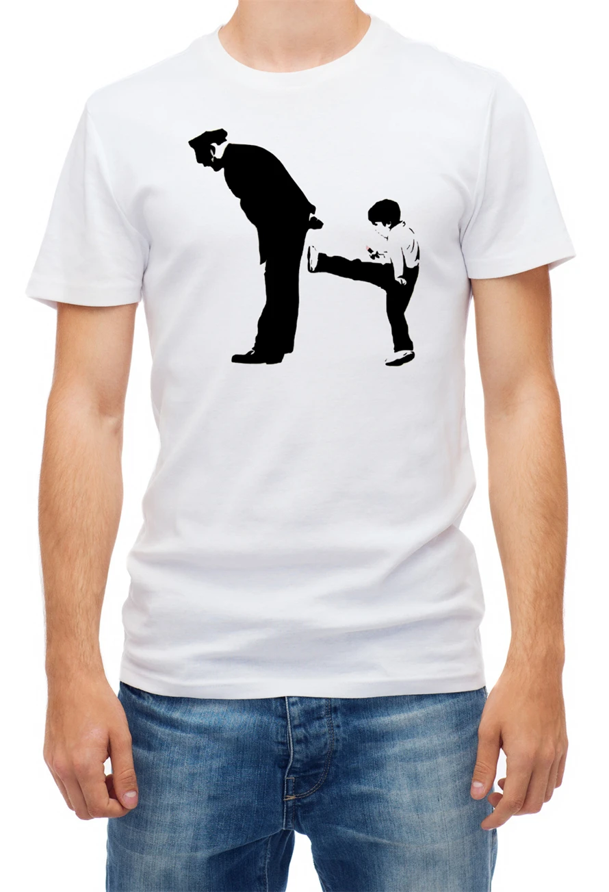Мужская белая хлопковая футболка с коротким рукавом Bansky Police Kick In The Ass | одежда